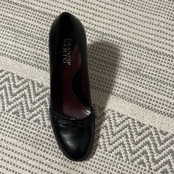 Franco Sarto black dress shoes - made in Brazil - size 8 1/2 - Picture 3 of 4